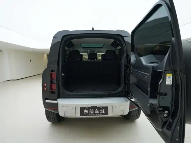 Land Rover Defender — Фото автомобиля 5