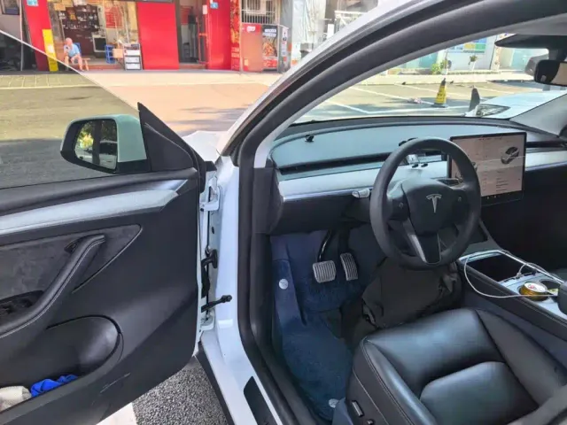 Tesla Model Y — Фото автомобиля 13