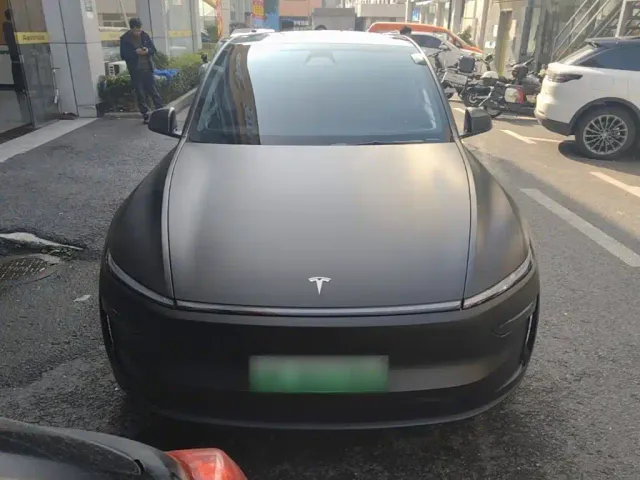 Tesla Model Y — Фото автомобиля 2