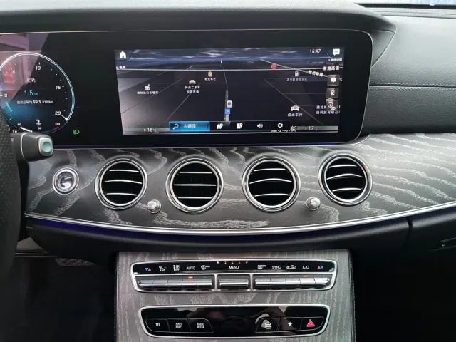 Mercedes-Benz E-Class — Фото автомобиля 18