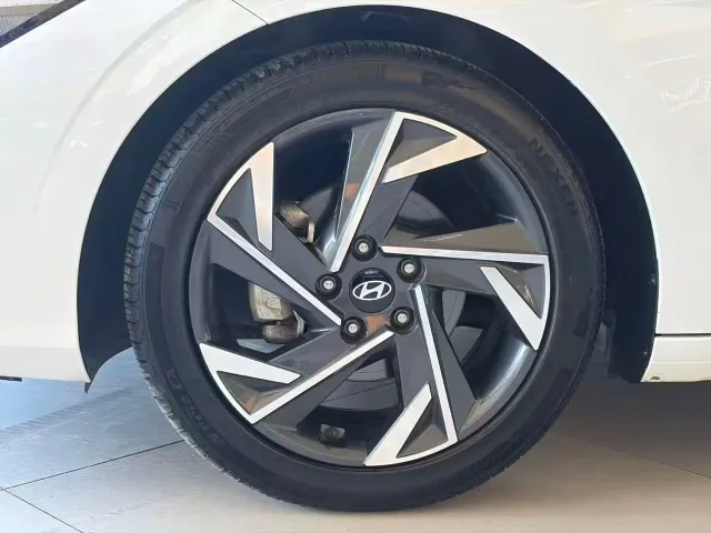 Hyundai Elantra — Фото автомобиля 4