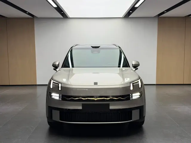 Lynk & Co 900 — Фото автомобиля 2