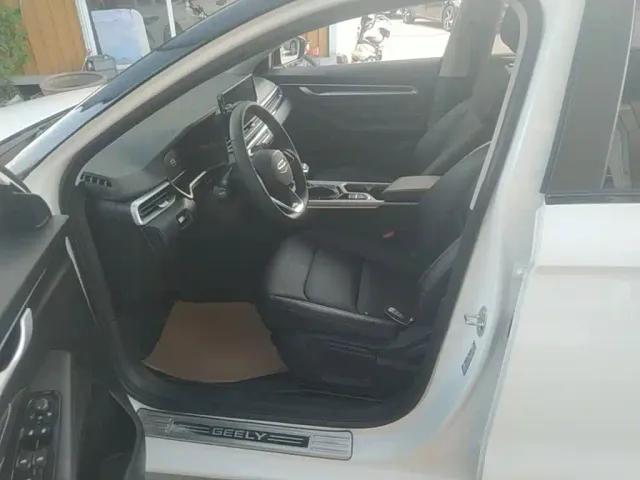 Geely Emgrand — Фото автомобиля 14