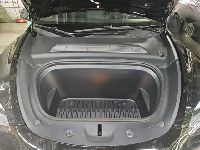 Tesla Model Y — Фото автомобиля 19
