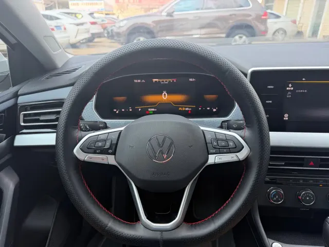 Volkswagen Lavida — Фото автомобиля 11