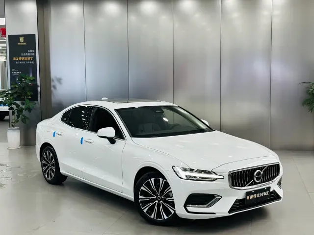 Volvo S60 — Фото автомобиля 3