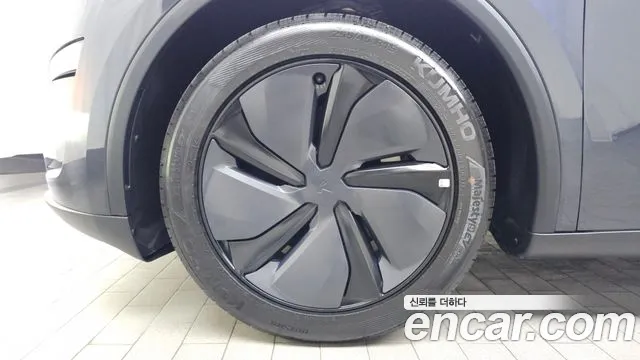 Tesla Model Y — Фото автомобиля 4