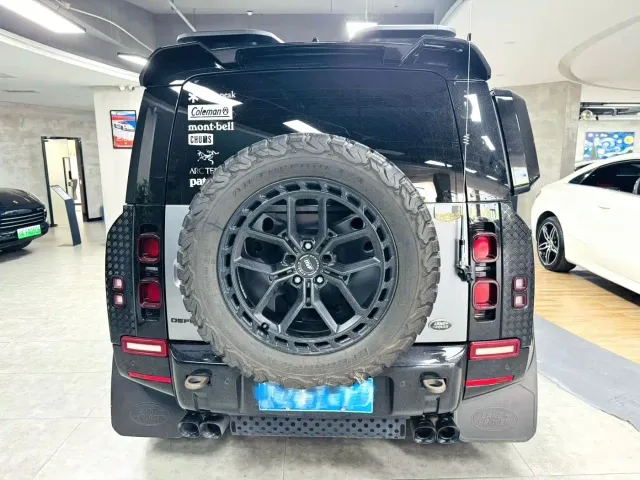 Land Rover Defender — Фото автомобиля 3