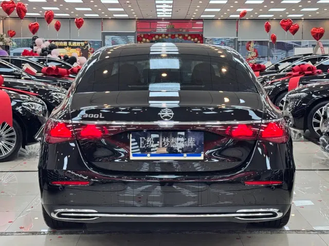 Mercedes-Benz E-Class — Фото автомобиля 4