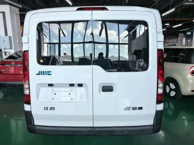 JMC E-Fushun — Фото автомобиля 5