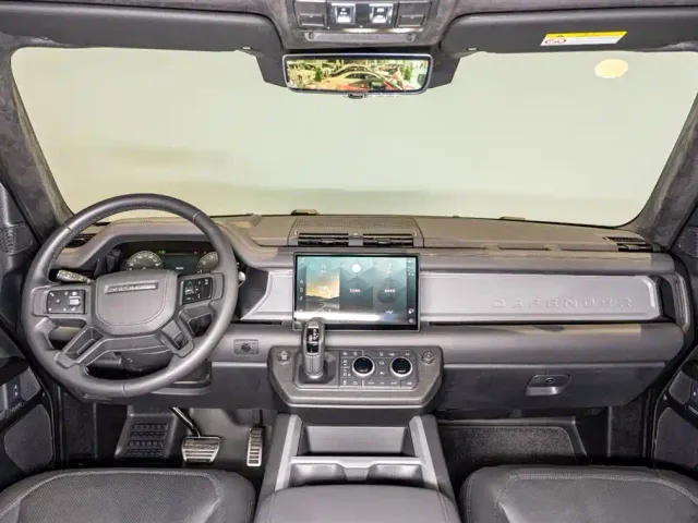 Land Rover Defender — Фото автомобиля 10
