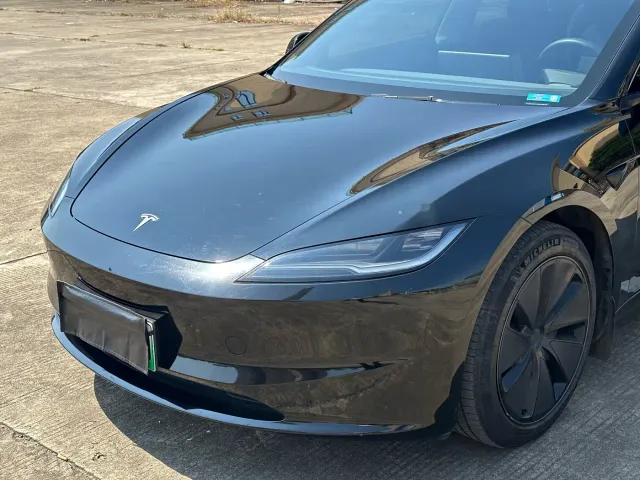 Tesla Model 3 — Фото автомобиля 4