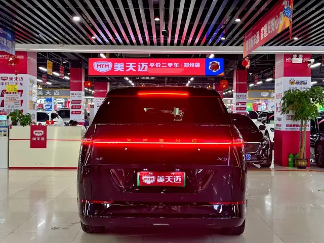 Xpeng X9 — Фото автомобиля 7