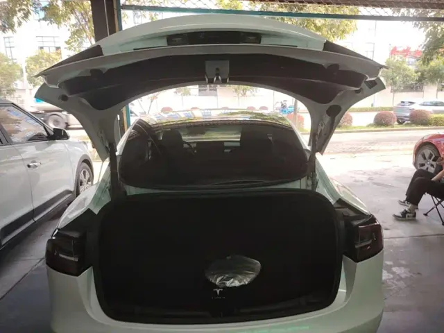Tesla Model 3 — Фото автомобиля 18