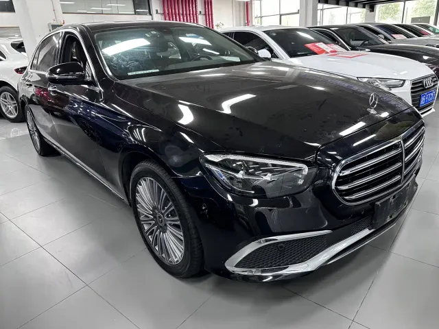 Mercedes-Benz E-Class — Фото автомобиля 2