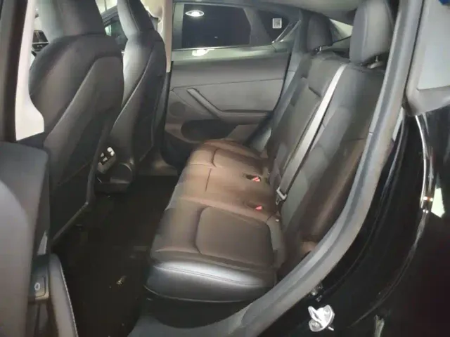 Tesla Model Y — Фото автомобиля 16