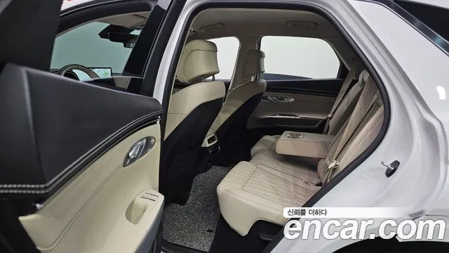Genesis GV70 — Фото автомобиля 11
