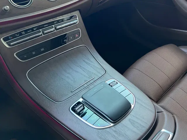 Mercedes-Benz E-Class — Фото автомобиля 5