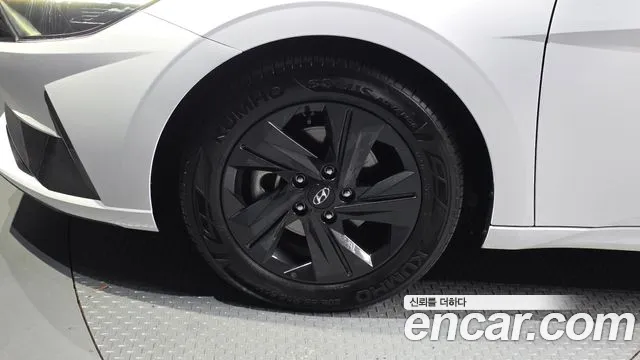 Hyundai Avante CN7 — Фото автомобиля 5