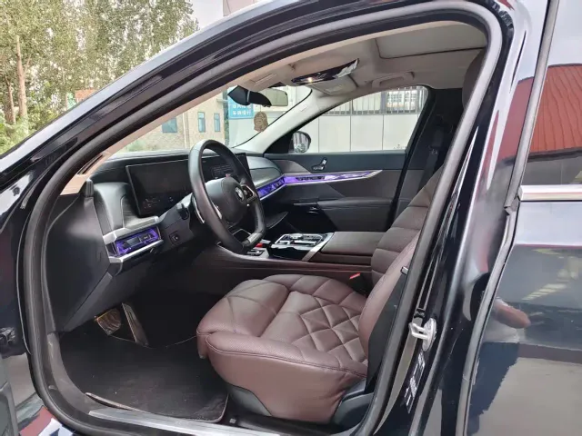 BMW 7 Series — Фото автомобиля 3