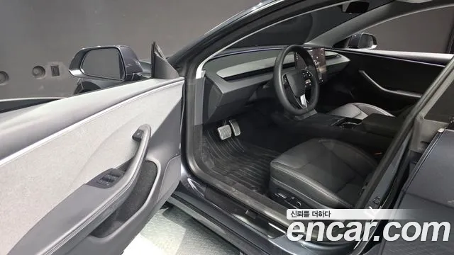 Tesla Model 3 — Фото автомобиля 8