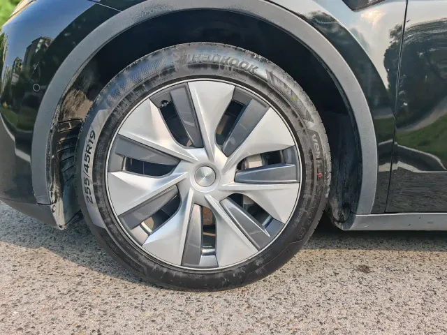 Tesla Model Y — Фото автомобиля 5