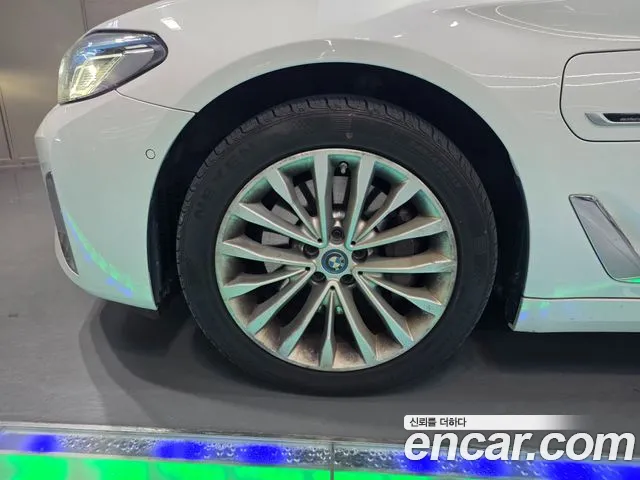 BMW 5 Series G30 — Фото автомобиля 5