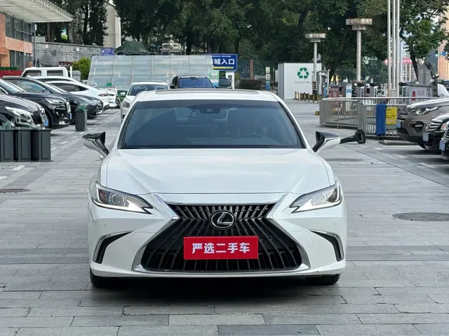 Lexus ES — Фото автомобиля 2