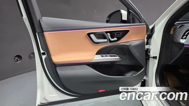 Mercedes-Benz E-Class — Фото автомобиля 24