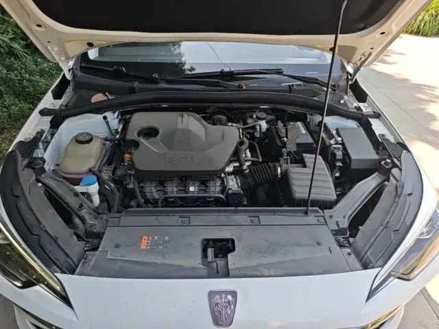 Roewe i5 — Фото автомобиля 19
