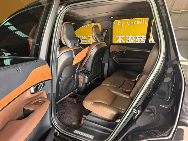 Volvo XC90 — Фото автомобиля 5