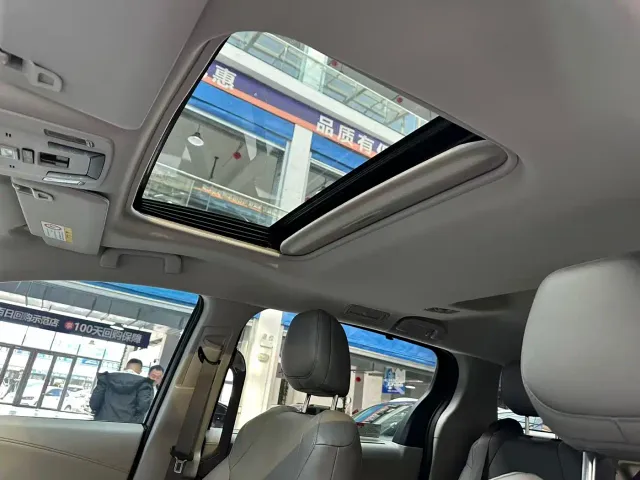 Toyota Granvia — Фото автомобиля 14