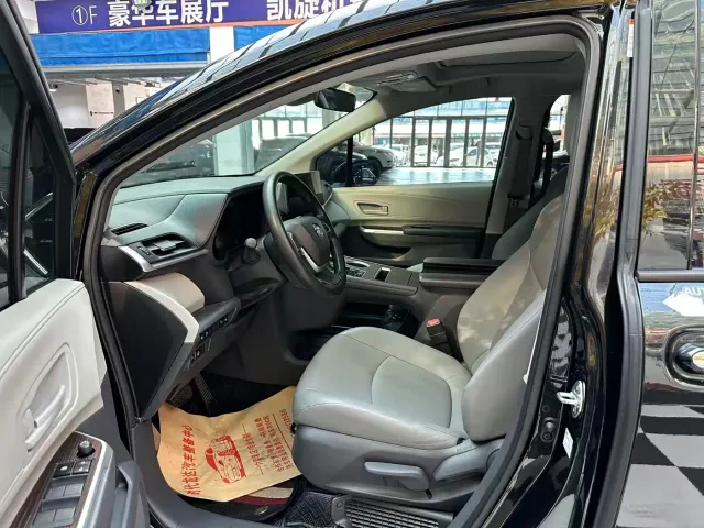 Toyota Granvia — Фото автомобиля 11