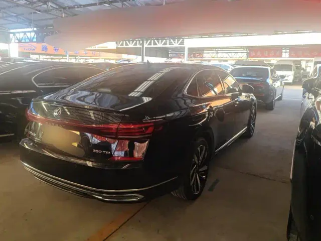 Volkswagen Passat — Фото автомобиля 3