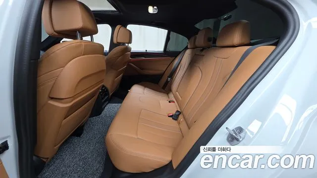BMW 5 Series G30 — Фото автомобиля 12