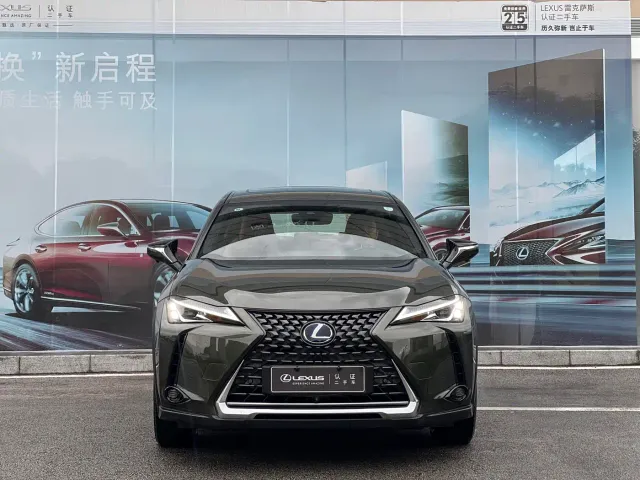 Lexus UX — Фото автомобиля 3
