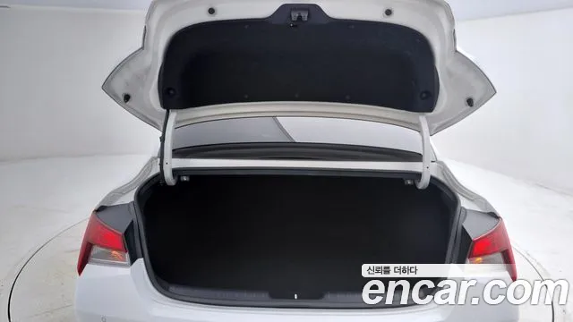 Hyundai AVANTE Avante (CN7) — Фото автомобиля 18