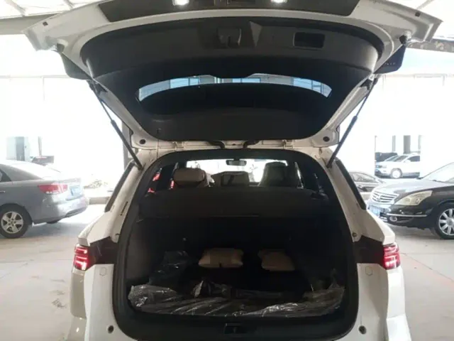 BYD Song Pro — Фото автомобиля 18