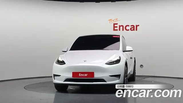 Tesla Model Y — Фото автомобиля 3