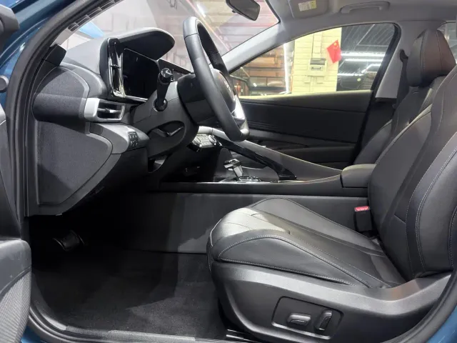 Hyundai Elantra — Фото автомобиля 9