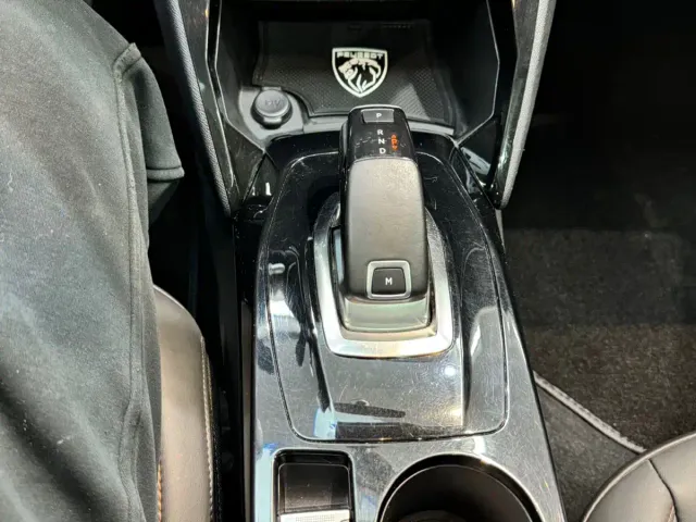 Peugeot 2008 — Фото автомобиля 9