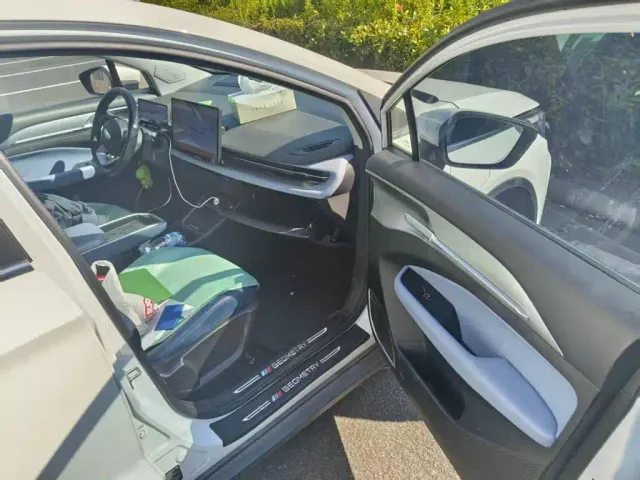 Geely Geometry M6 — Фото автомобиля 10