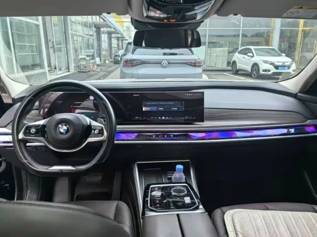 BMW 7 Series — Фото автомобиля 9