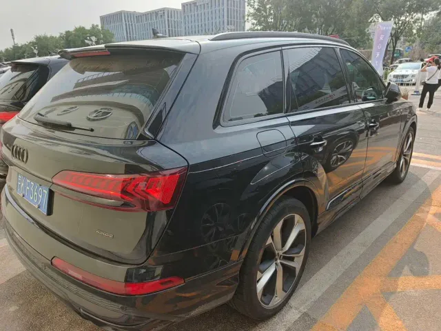 Audi Q7 — Фото автомобиля 4