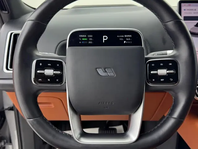 Li Auto L8 — Фото автомобиля 10