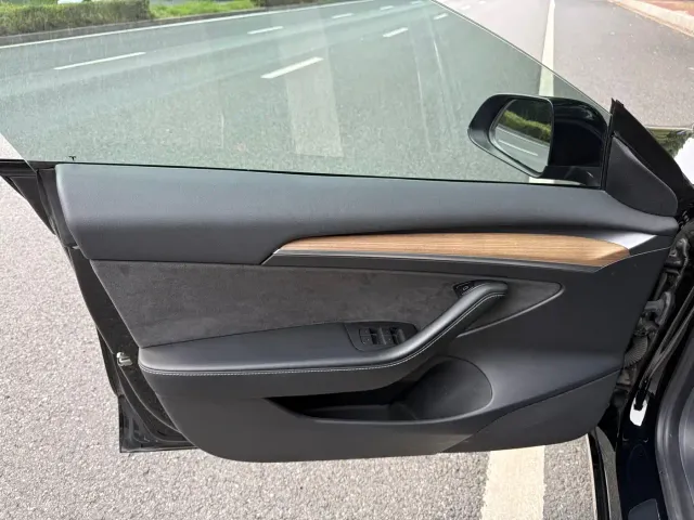 Tesla Model 3 — Фото автомобиля 9