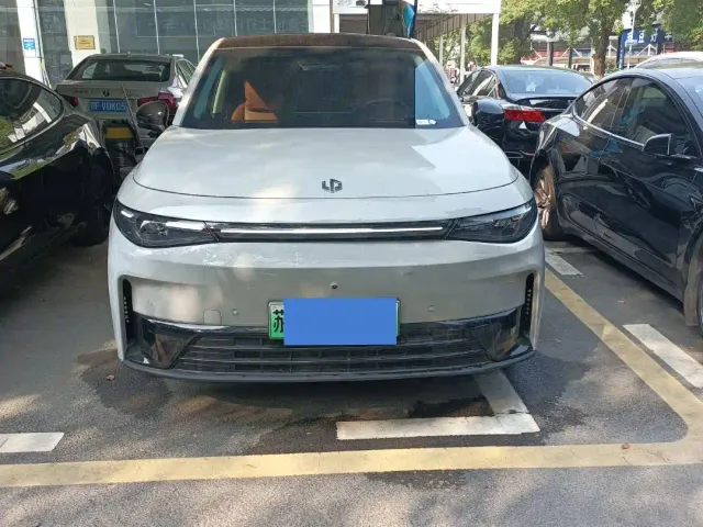 Leapmotor C10 — Фото автомобиля 2
