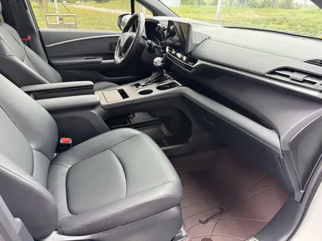 Toyota Granvia — Фото автомобиля 16