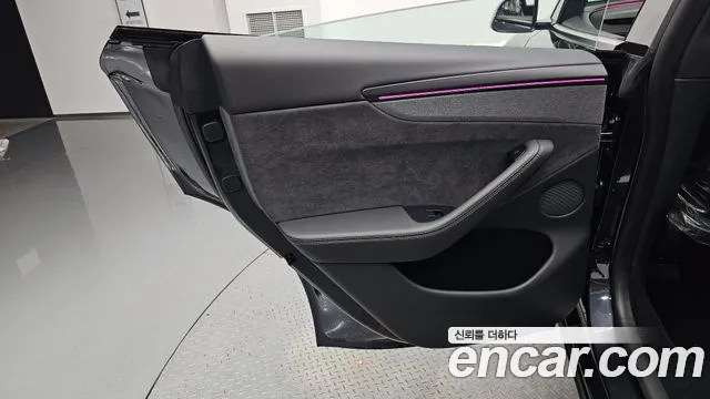 Tesla Model Y — Фото автомобиля 14