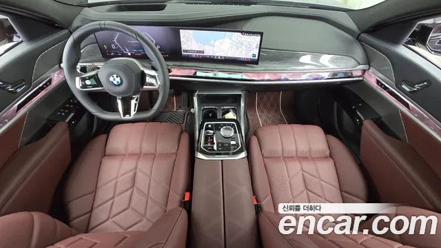 BMW 7 Series G70 — Фото автомобиля 10
